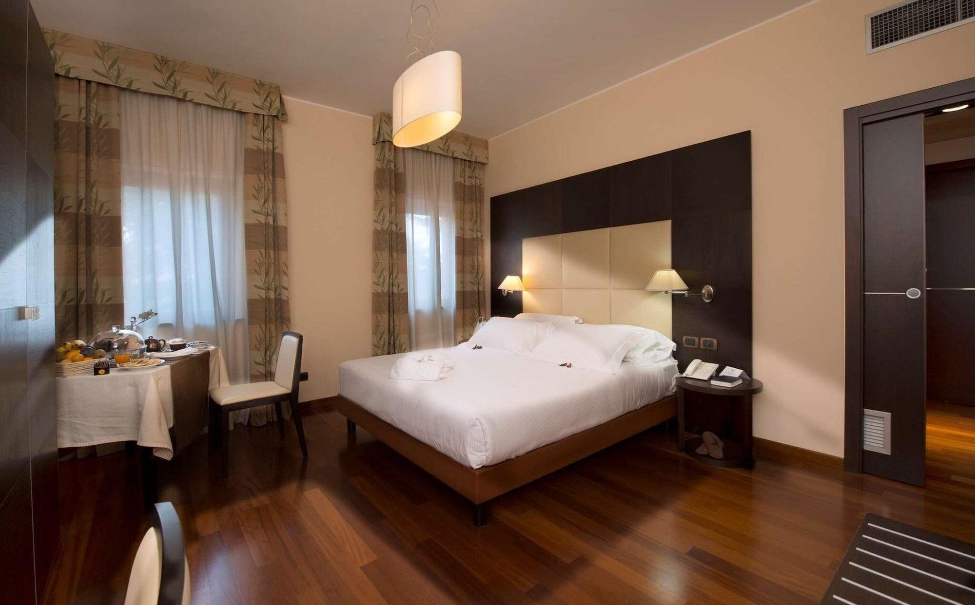 Hotel Guglielmo Катандзаро Екстер'єр фото