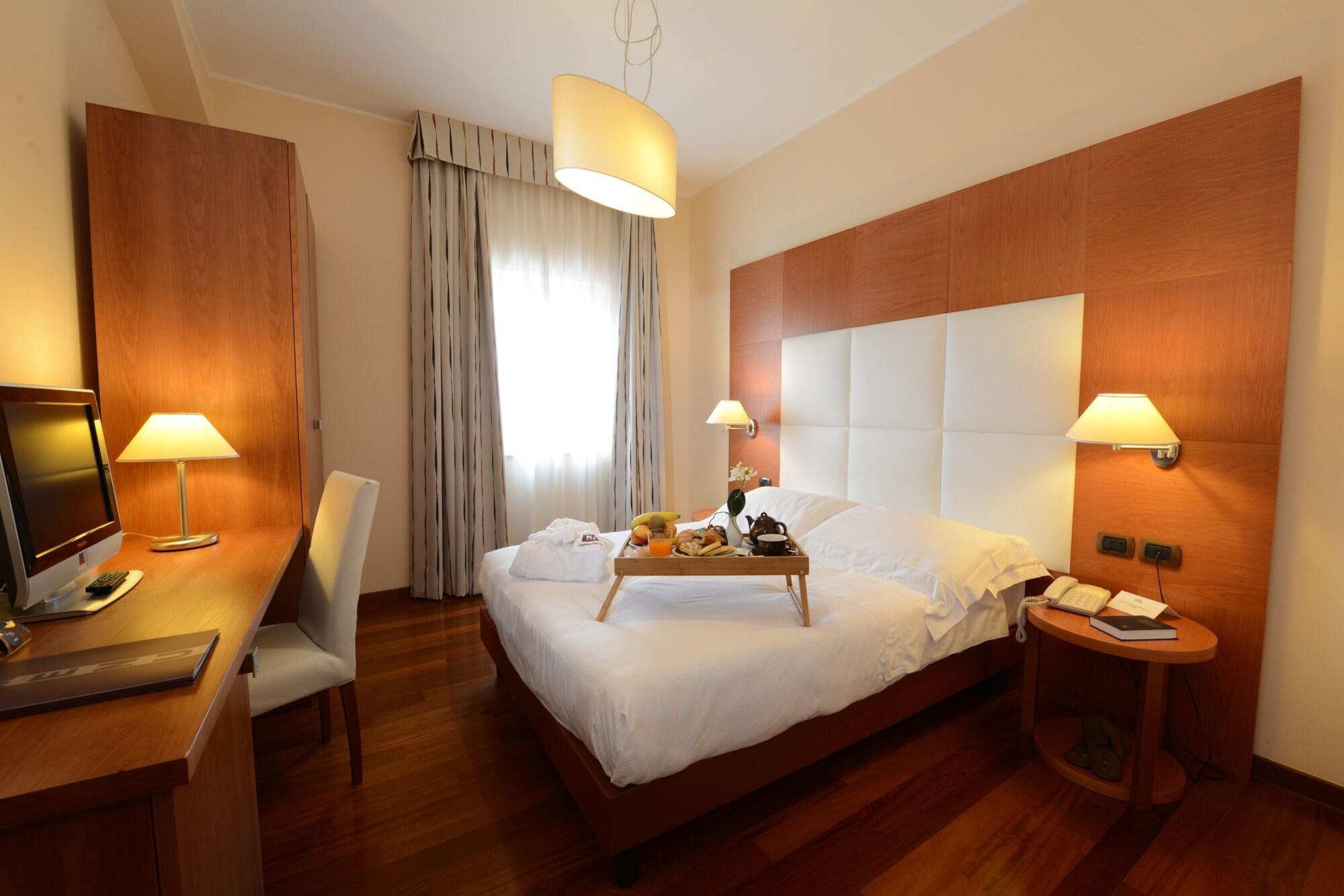 Hotel Guglielmo Катандзаро Екстер'єр фото